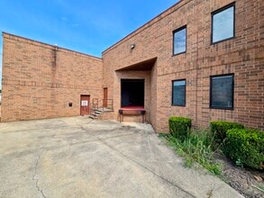 12855 York Delta Dr, North Royalton, OH for lease Interior Photo- Image 2 of 8