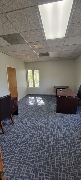 291 Herbertsville Rd, Brick, NJ for lease - Interior Photo - Image 2 of 11