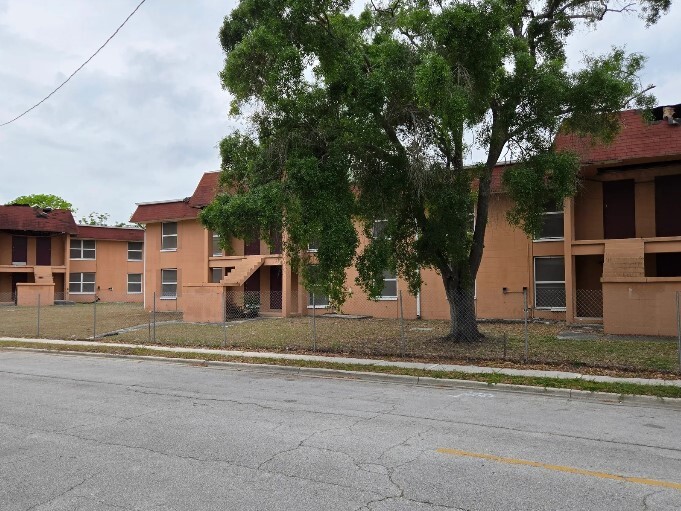 1605 Waters Ct, Tampa, FL for sale - Building Photo - Image 2 of 4