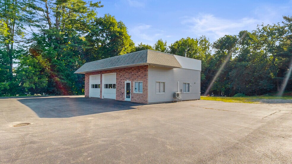 1085 Main St, Lewiston, ME for sale - Primary Photo - Image 1 of 1