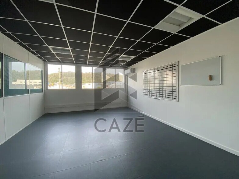 Office in Floirac for lease - Building Photo - Image 3 of 7