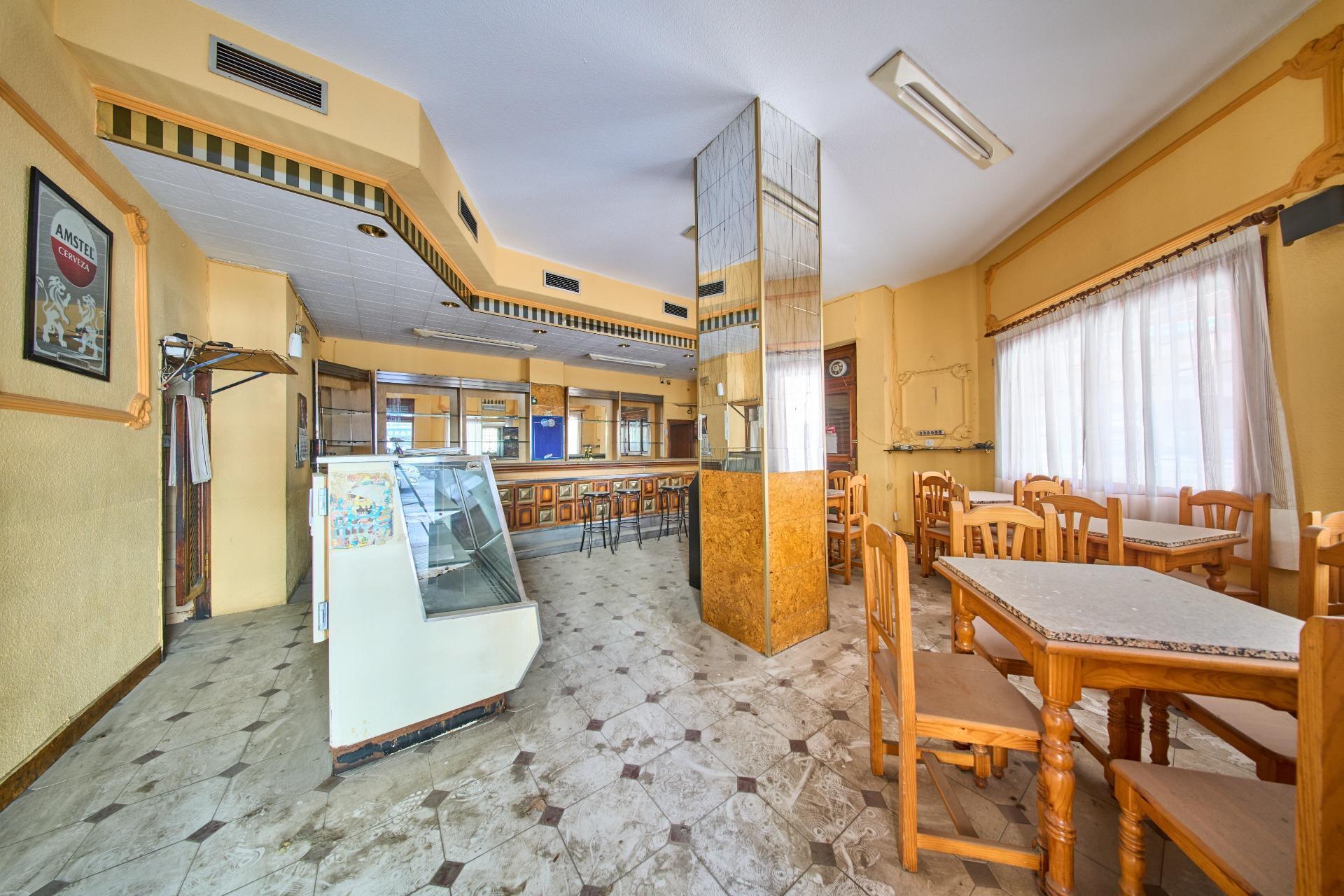 Retail in Granada, Granada for sale Interior Photo- Image 1 of 14