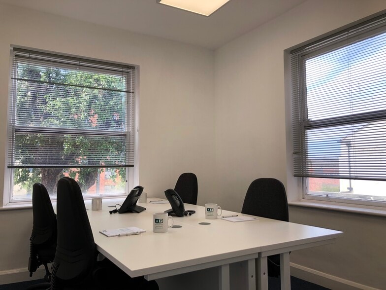 45-55 Longsmith St, Gloucester for lease - Interior Photo - Image 3 of 7