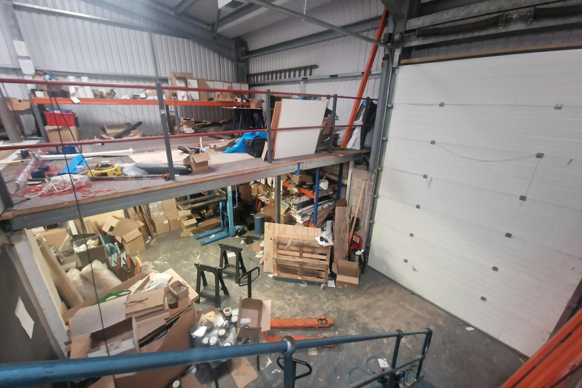 Berry Ct, Bramley for lease Interior Photo- Image 1 of 2