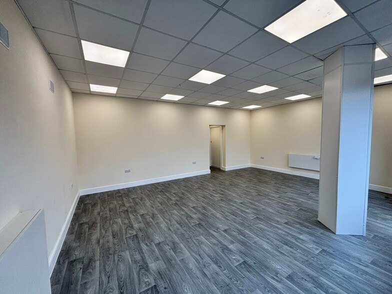 159 Hersham Rd, Walton On Thames for lease - Building Photo - Image 2 of 3