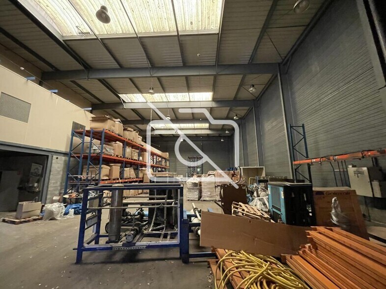 Industrial in Buc for sale - Interior Photo - Image 1 of 6