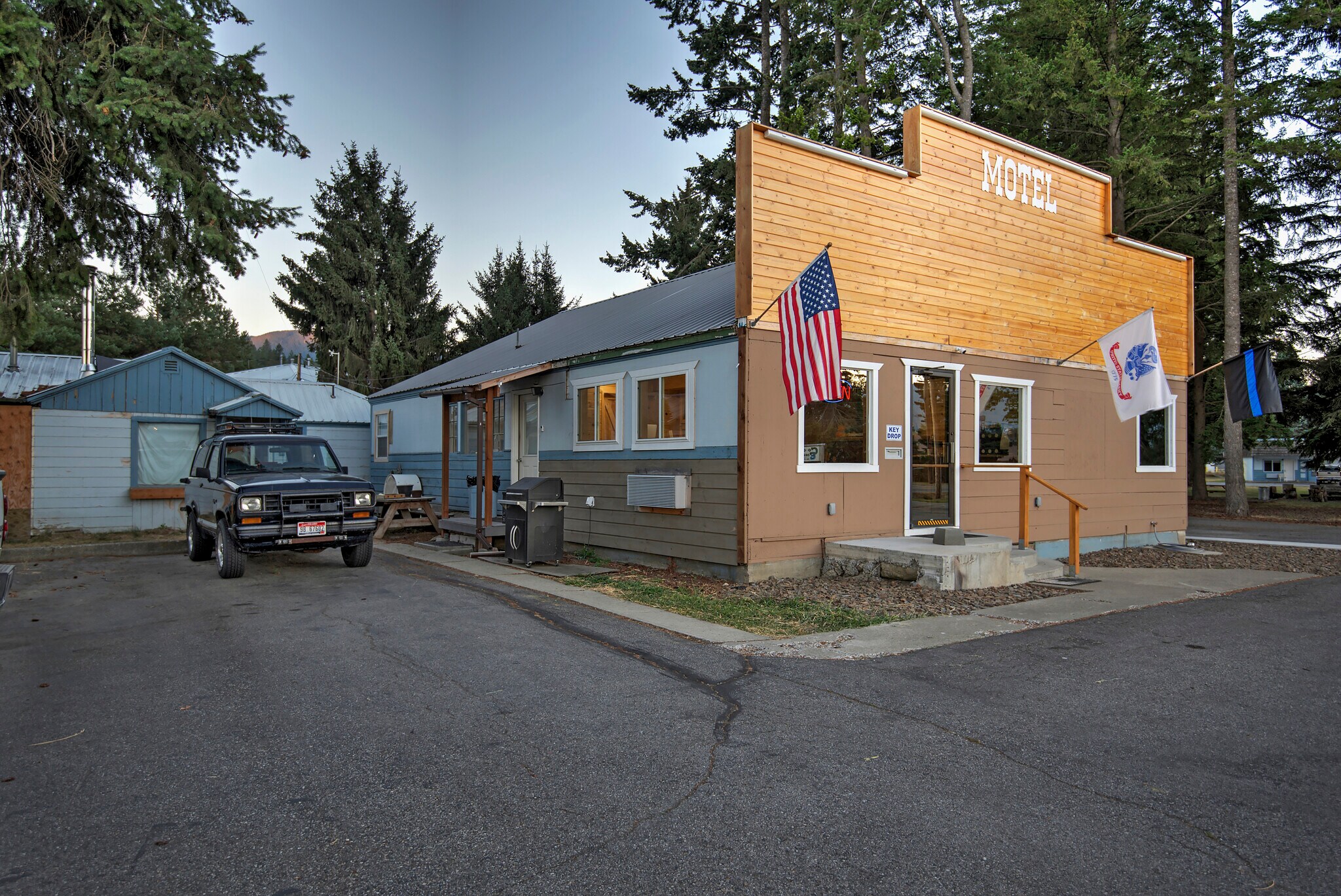 6409 S Main St, Bonners Ferry, ID 83805 Kootenai Valley Motel