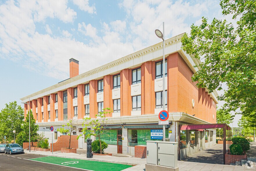 Calle Labradores, S/N, Boadilla del Monte, Madrid for lease - Building Photo - Image 1 of 4