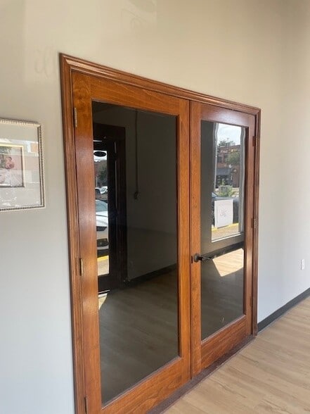 530 S Main St, Grapevine, TX for lease - Building Photo - Image 2 of 12