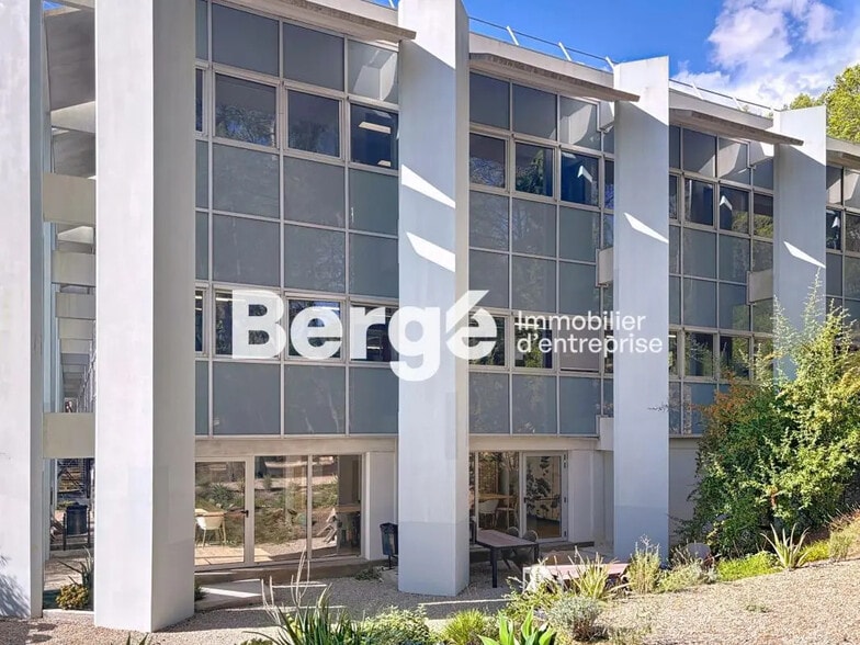 Office in Valbonne for lease - Building Photo - Image 2 of 21