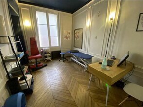 Office in Paris for lease Interior Photo- Image 1 of 4