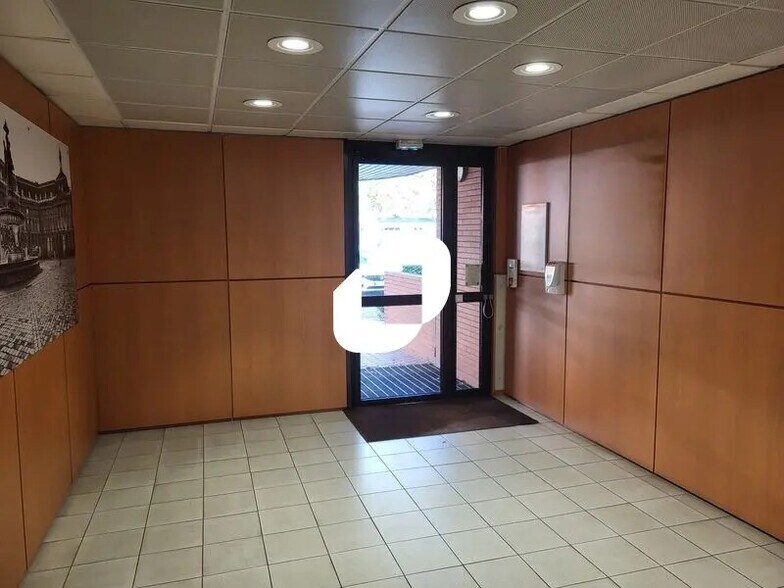 Office in Mérignac for lease - Lobby - Image 3 of 16
