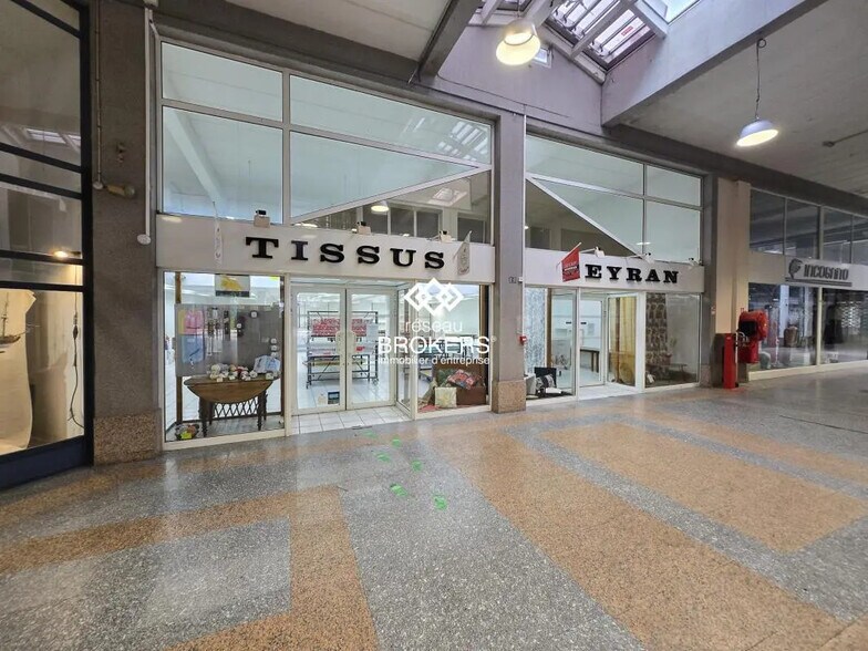 Retail in Oyonnax for lease - Building Photo - Image 1 of 13