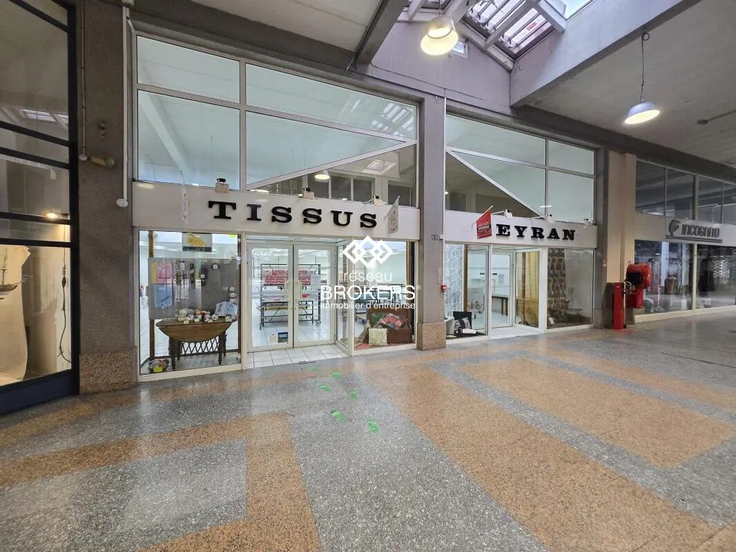 Retail in Oyonnax for lease Building Photo- Image 1 of 14