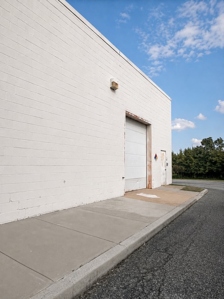 107 Ruthar Dr, Newark, DE for sale - Building Photo - Image 3 of 17