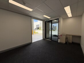 26 Rushdale St, Knoxfield for lease Interior Photo- Image 2 of 4