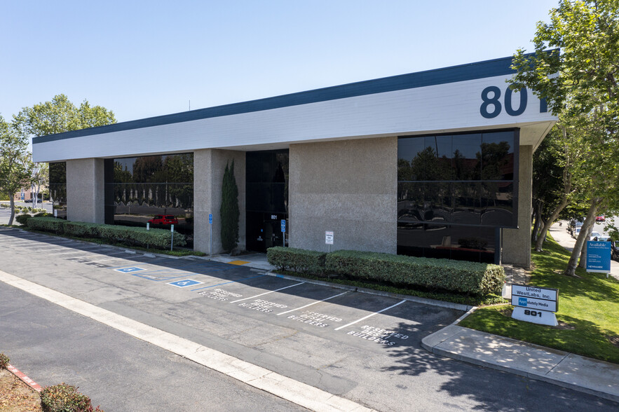 801 Parkcenter Dr, Santa Ana, CA for lease - Building Photo - Image 1 of 6