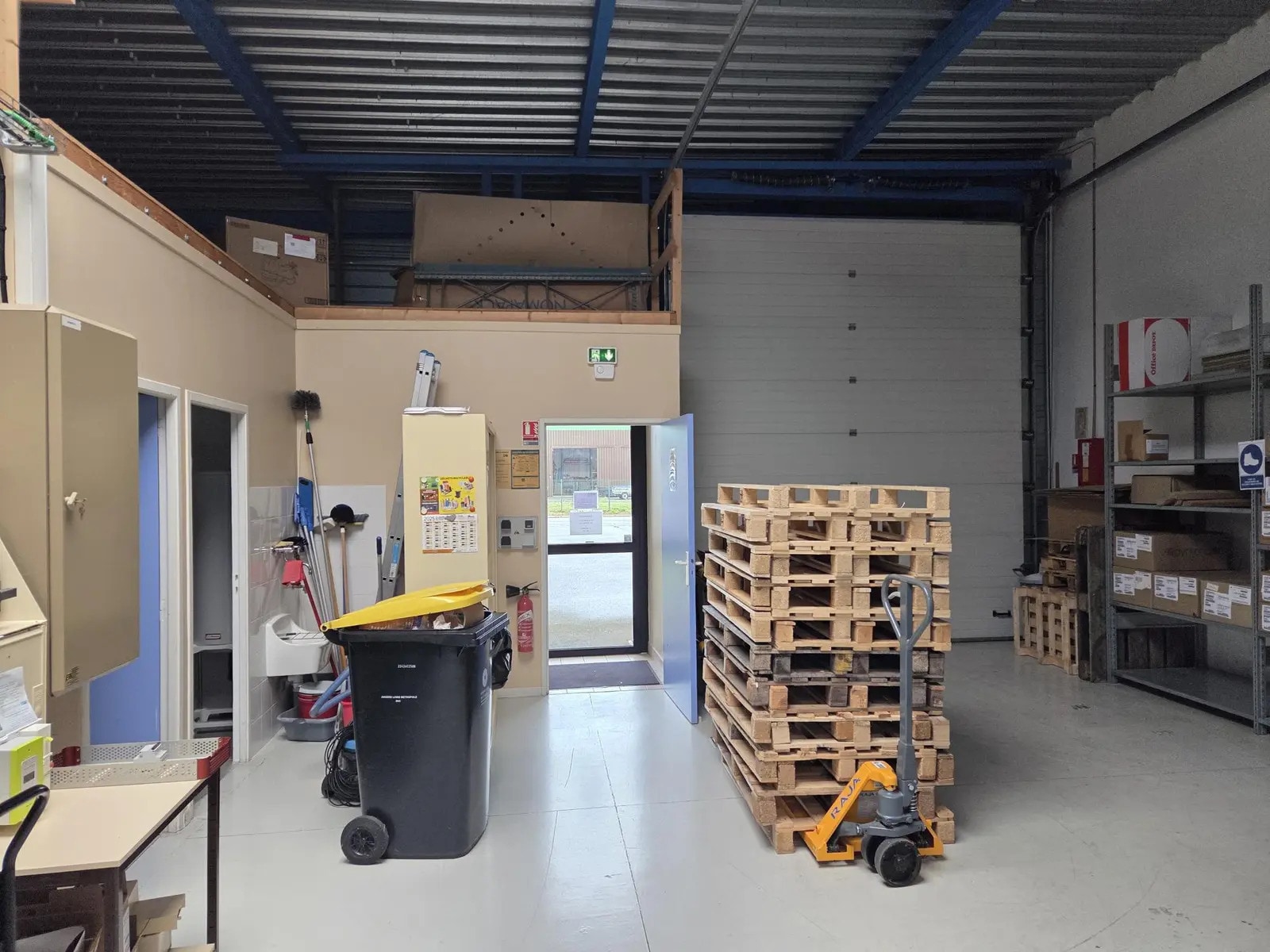 Industrial in ANDARD for sale Building Photo- Image 1 of 5