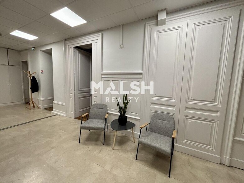 Office in Lyon for lease - Interior Photo - Image 3 of 11