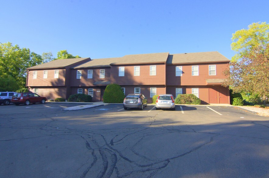 6 Woodland Rd, Madison, CT 06443