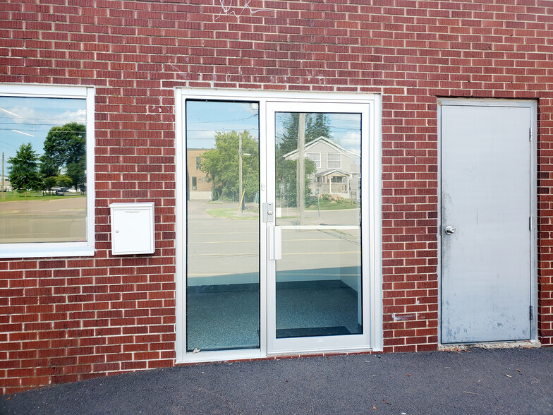 575 St George Blvd, Moncton, NB for lease - Building Photo - Image 2 of 4