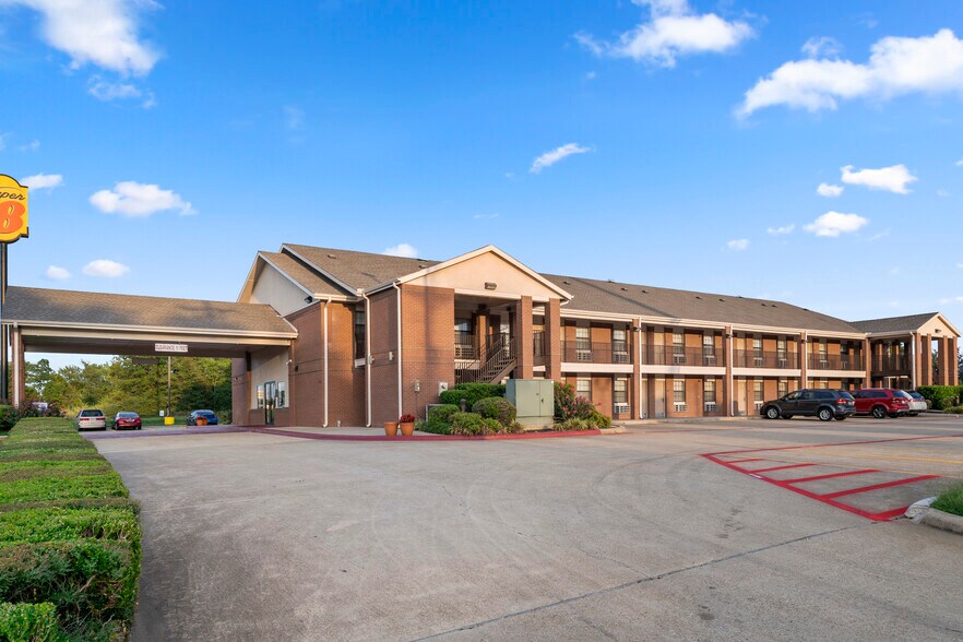 401 Interstate 30 W, Mount Vernon, TX for sale - Primary Photo - Image 1 of 1