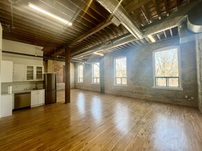 26 Soho St, Toronto, ON for lease Interior Photo- Image 2 of 4