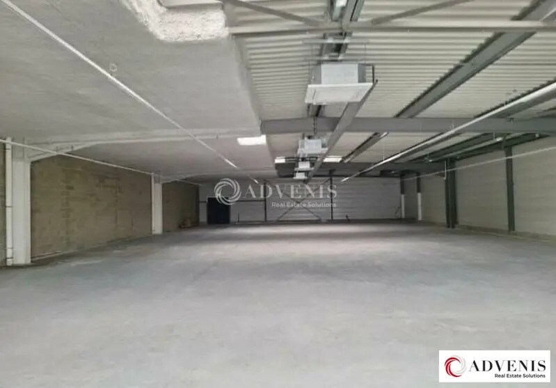 Retail in Langon for lease - Interior Photo - Image 3 of 4