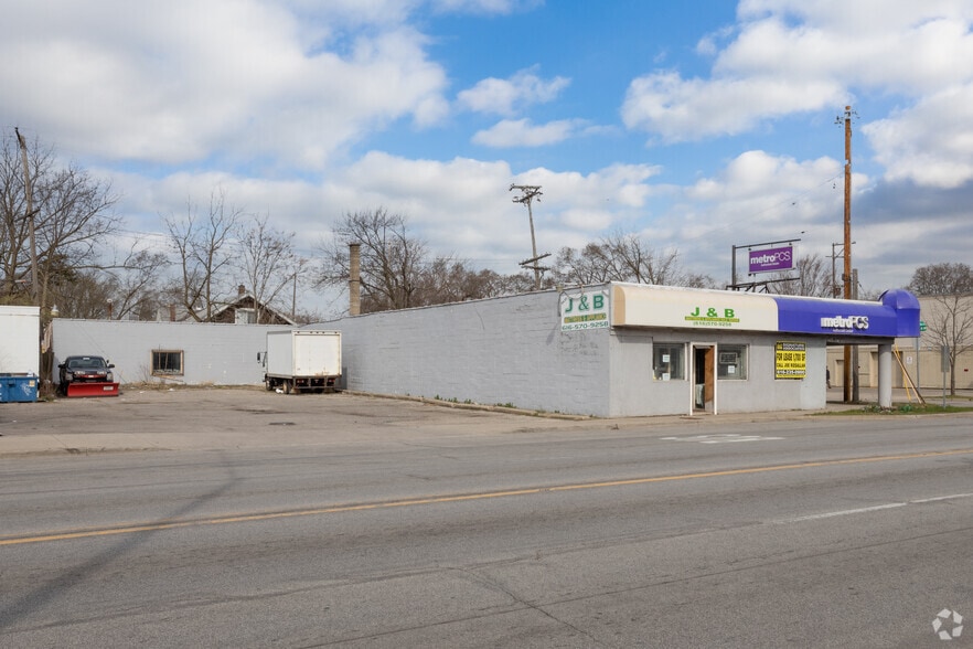 2301 S Division Ave, Grand Rapids, MI for sale - Building Photo - Image 2 of 2