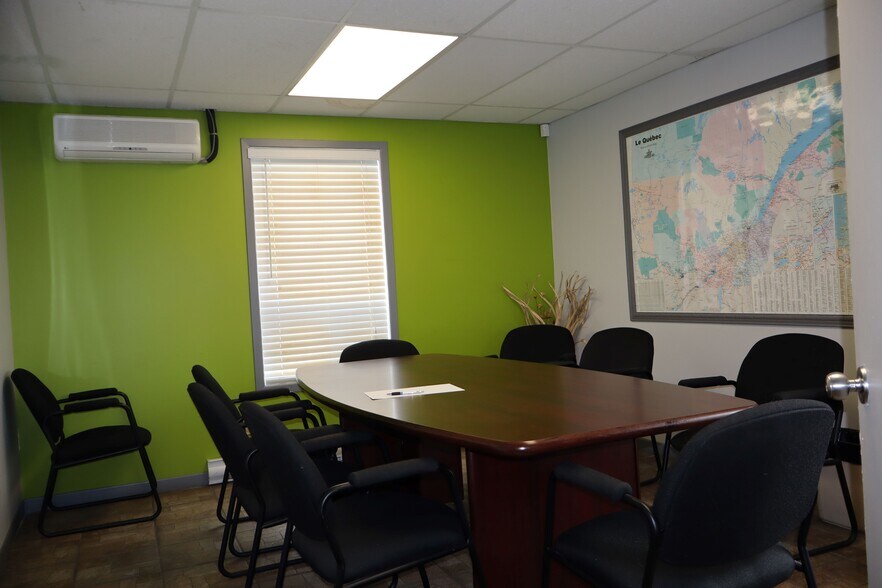9200 Boul Parent, Trois-Rivières, QC for sale - Interior Photo - Image 3 of 12