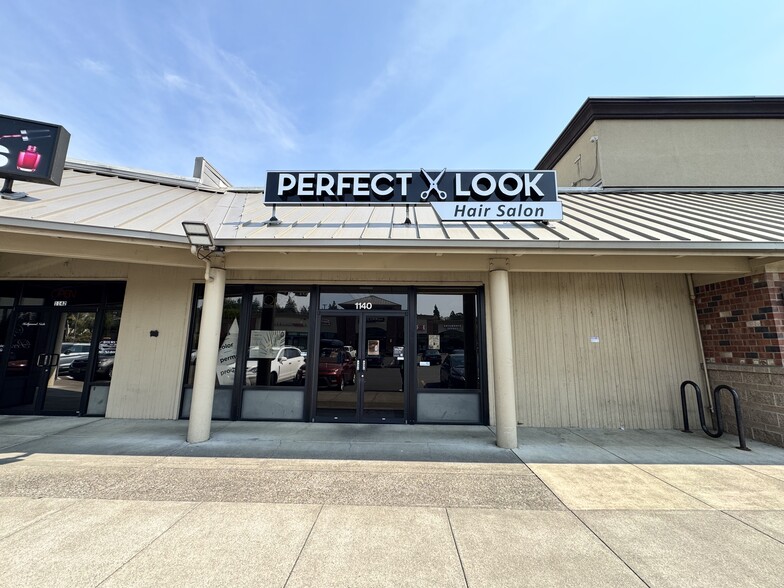 1130-1148 Wallace Rd NW, Salem, OR for lease - Building Photo - Image 1 of 9