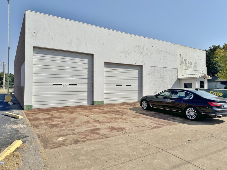 704 W Choctaw Ave, Chickasha, OK for lease - Building Photo - Image 1 of 1