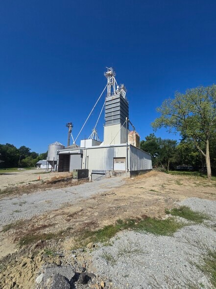 10199 S Wayne Rd, Warren, IN for sale - Building Photo - Image 1 of 36