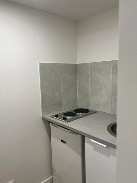 33 Rue André Joineau, Le Pré-Saint-Gervais for lease - Interior Photo - Image 2 of 4