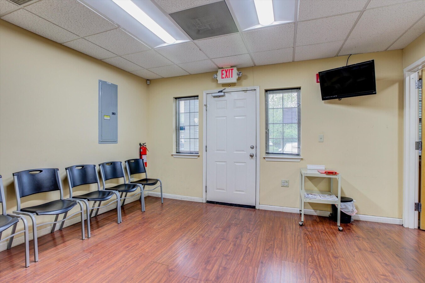 215-236 Bridge St, Metuchen, NJ 08840 - Unit 206 - - Interior Photo - Image 1 of 17