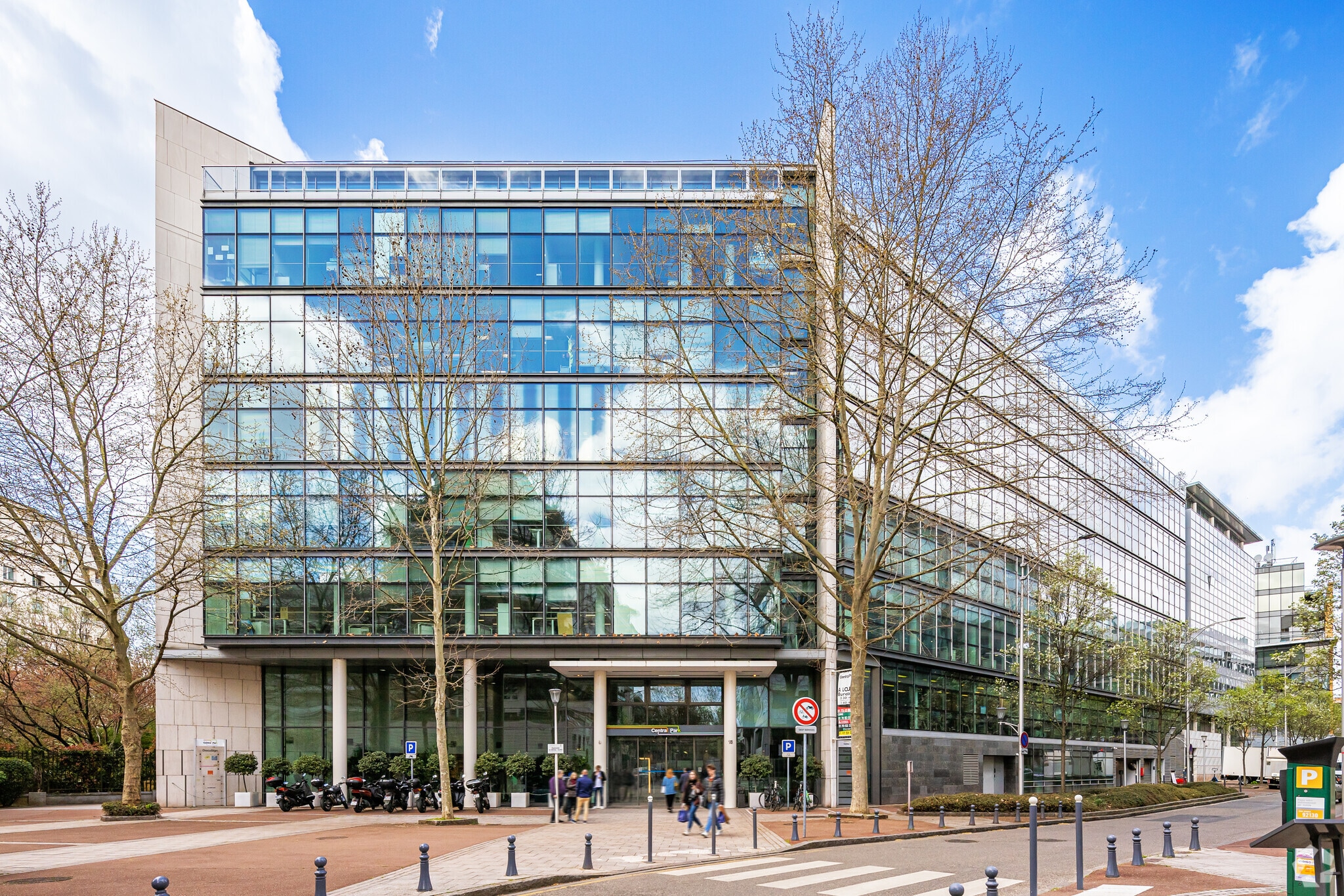 9 Rue Maurice Mallet, Issy-les-Moulineaux for lease Primary Photo- Image 1 of 5