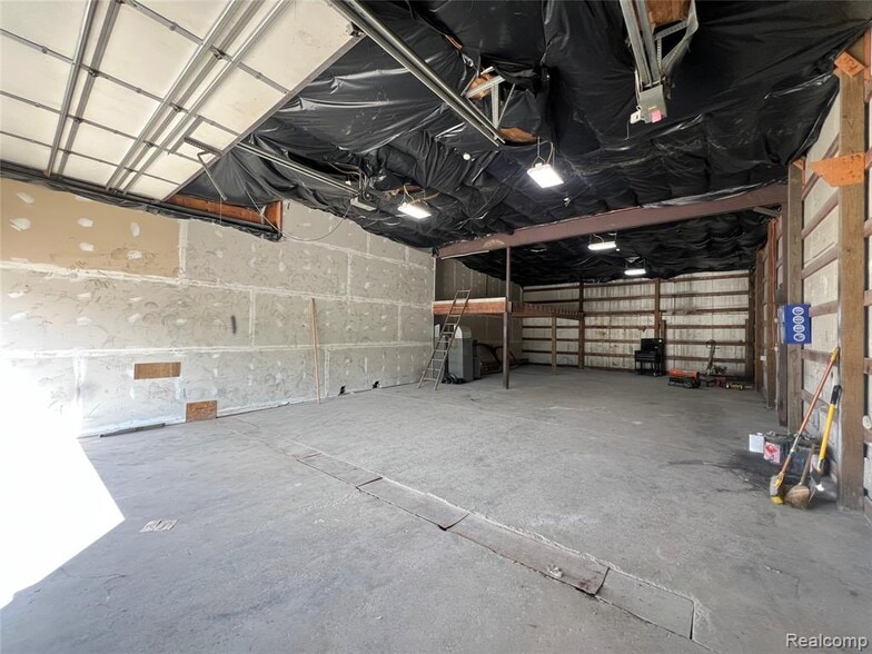 3417 W Ridgeway Ave, Flint, MI for sale - Interior Photo - Image 3 of 7