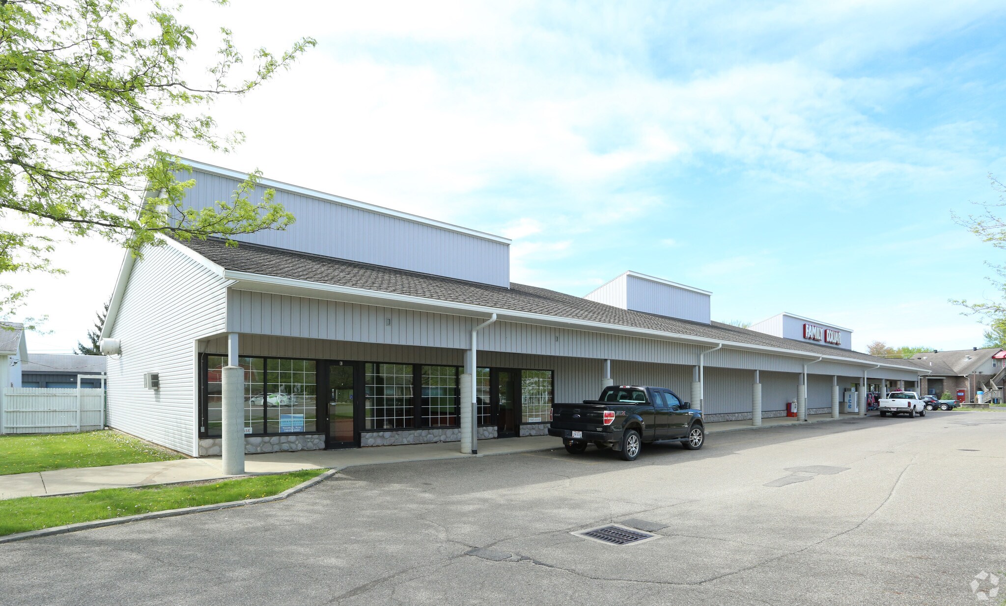 4675 Walnut St, Buckeye Lake, OH for sale Primary Photo- Image 1 of 1