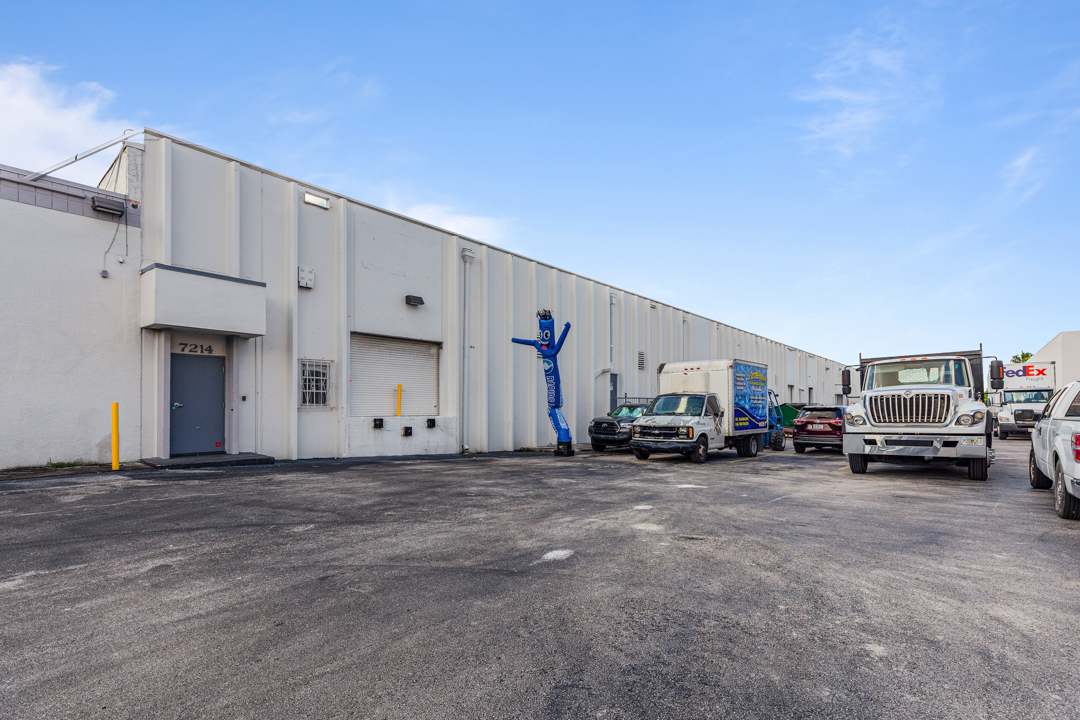 7212-7282 NW 33rd St, Miami, FL for lease Building Photo- Image 1 of 22