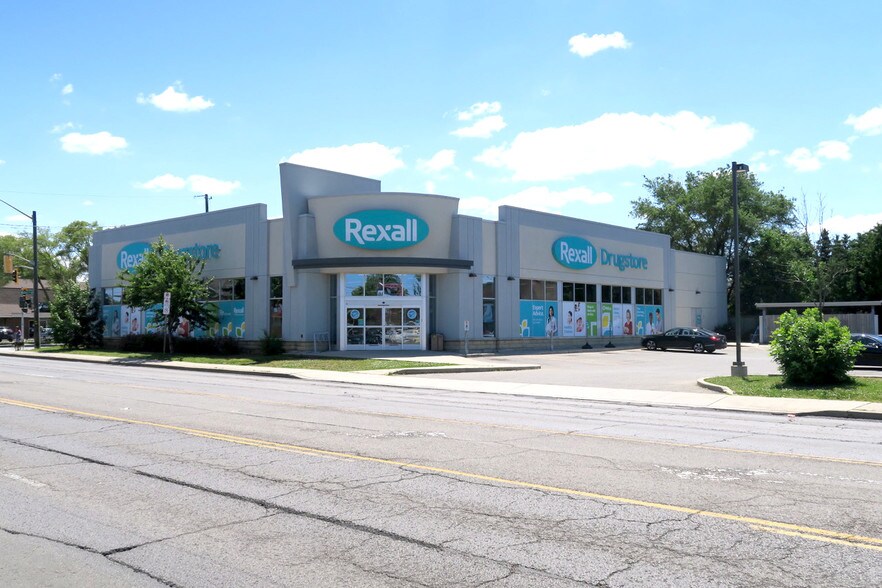 126 Queenston Rd, Hamilton, ON L8K 1G4