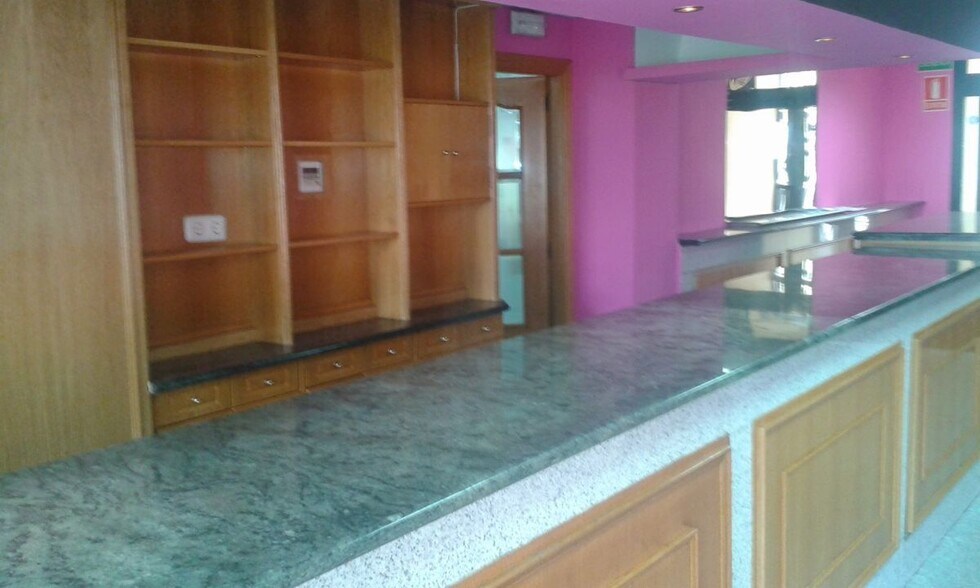 Retail in Cáceres for sale - Building Photo - Image 2 of 9