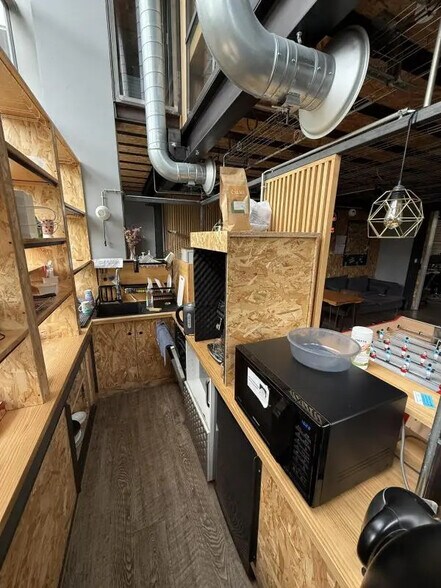 Office in Bordeaux for lease - Building Photo - Image 1 of 4