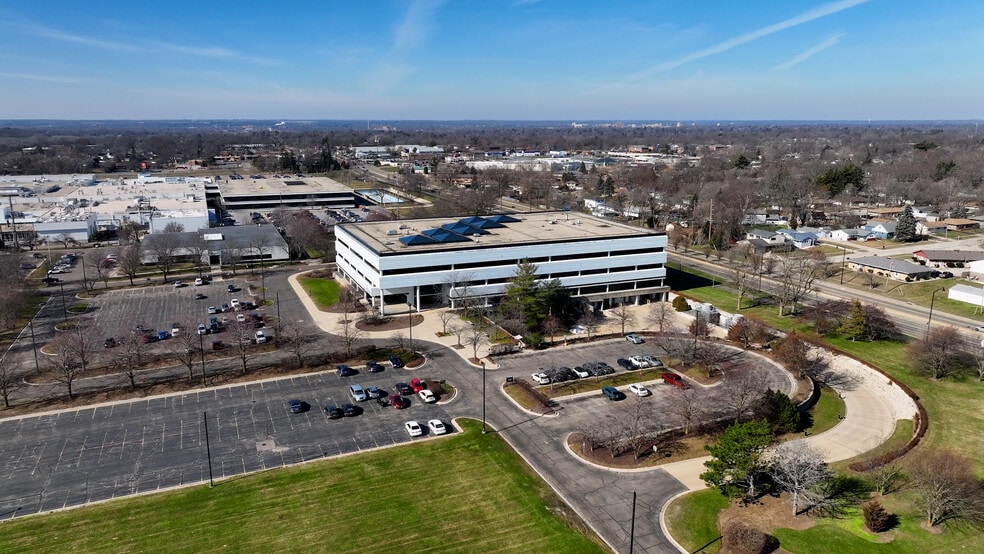 4949 Harrison Ave, Rockford, IL for lease - Commercial Listing Video - Image 2 of 32