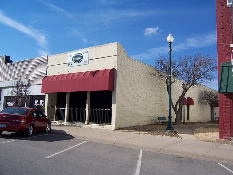 108 W Main St, Mulvane, KS for sale - Primary Photo - Image 1 of 1
