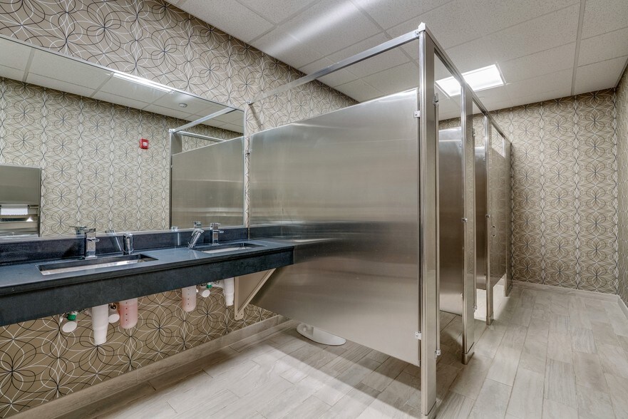 8000 Brooktree Rd, Wexford, PA for lease - Interior Photo - Image 2 of 23