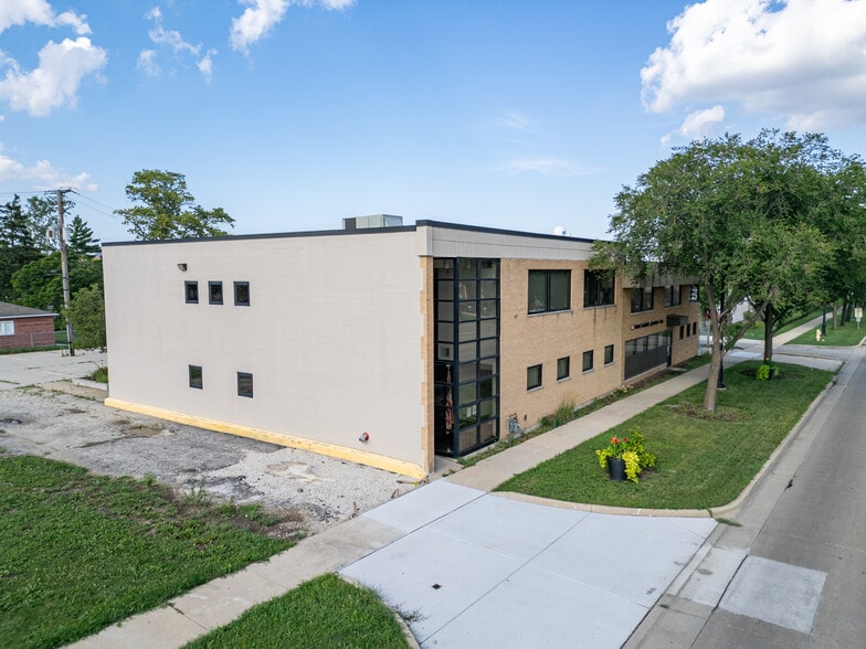 5430 Saint Charles Rd, Berkeley, IL for sale - Building Photo - Image 3 of 33