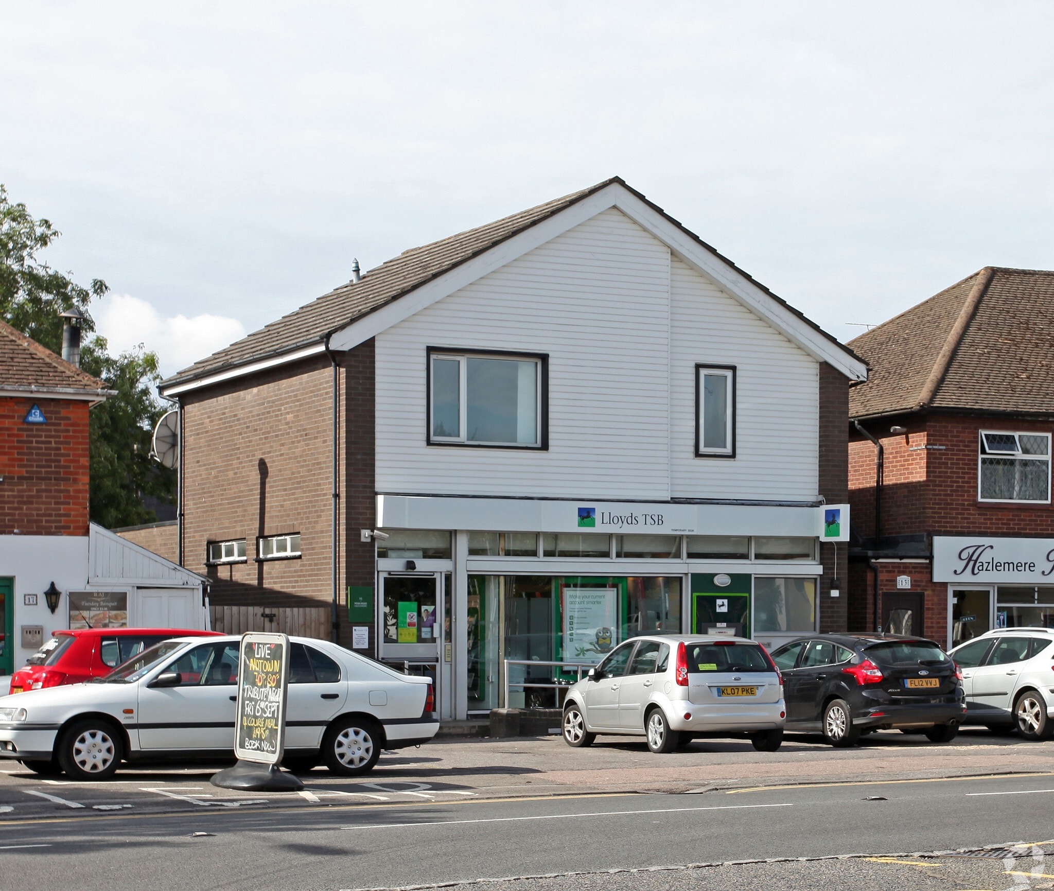 15 Penn Rd, Hazlemere for sale Primary Photo- Image 1 of 1