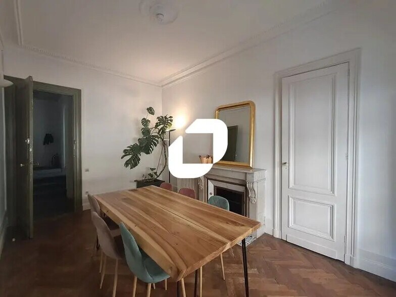 Office in Bordeaux for lease - Building Photo - Image 2 of 14