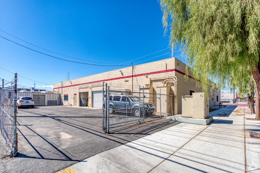 901 S 1st St, Las Vegas, NV for lease - Building Photo - Image 2 of 7