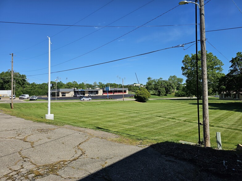 2865 SE Kansas Pl, Topeka, KS for lease - Building Photo - Image 2 of 6